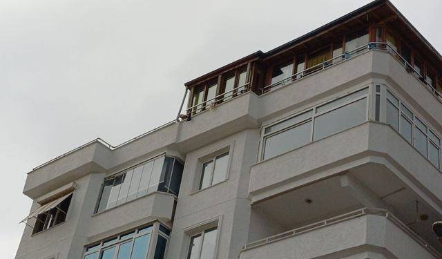 Ünlü sanatçı Güllü evinin terasından düşerek hayatını kaybetti