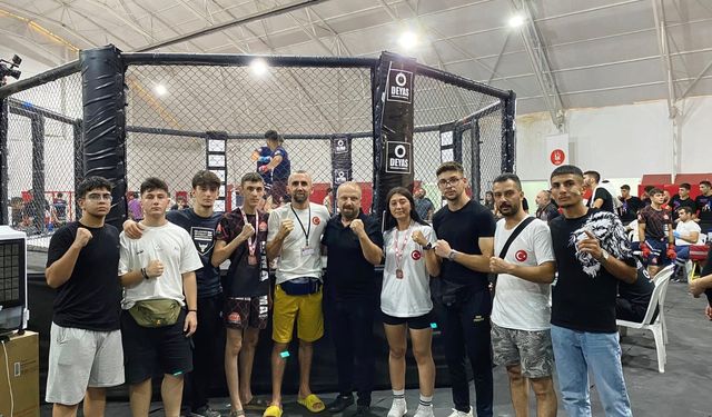 Manisalı sporcular MMA Süper Lig'den çifte madalya ile döndü