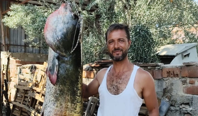Demirköprü Barajı’nda 2 metrelik dev yayın balığı avlandı