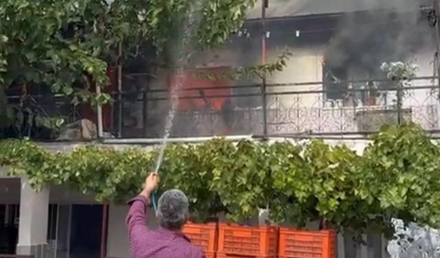 Manisa'da ev yangını