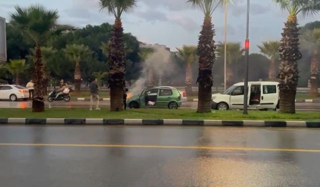 Manisa’da seyir halindeki otomobil alev aldı