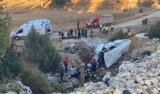 İşçi servisi şarampole devrildi: Çok sayıda ölü ve yaralı var!