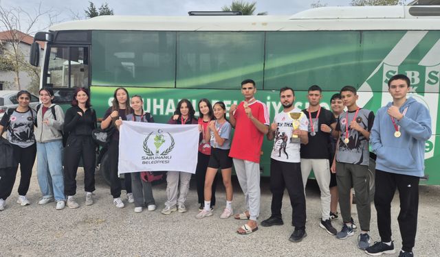 İzmir'de Saruhanlı Belediyesi Muaythai takımından büyük başarı