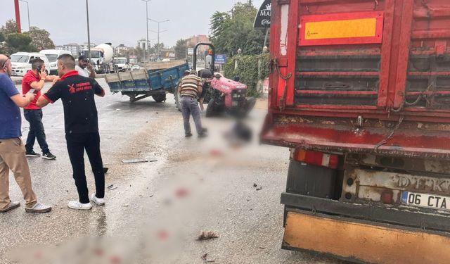 Manisa'da feci kaza… Tırla çarpışan traktörün sürücüsü hayatını kaybetti