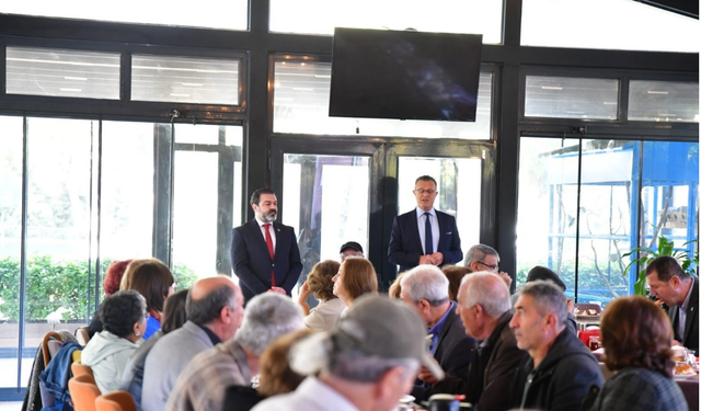 Başkan Öküzcüoğlu emekli öğretmenlerle kahvaltıda buluştu