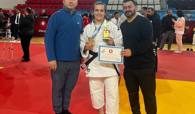 Salihli'li Judocu Yadigar Talayhan Japonya’ya uğurlandı