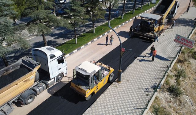 Demirci’de 20 kilometrelik yolda sıcak asfalt başladı