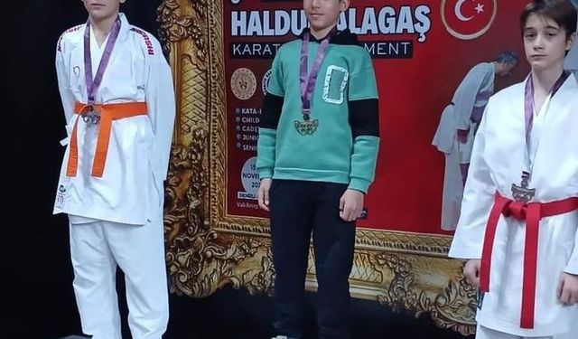 Sarıgöllü karateci Mehmet Sarıtaş’tan gümüş madalya