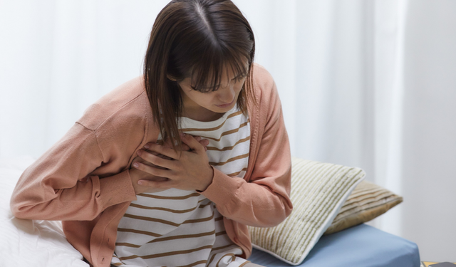 Uzmanı açıkladı: Meme ağrısının 5 sebebi