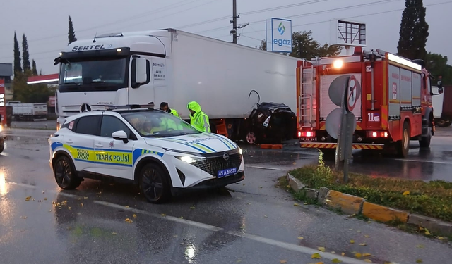 Akhisar'da acı kaza: Karı-koca hayatını kaybetti