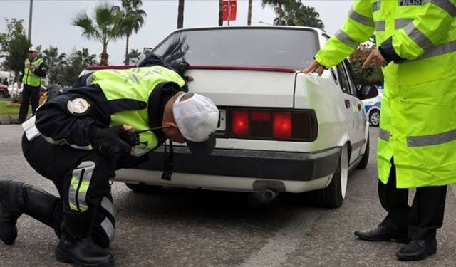 Abartı egzoza geçit yok: Manisa’da 309 sürücüye para cezası!