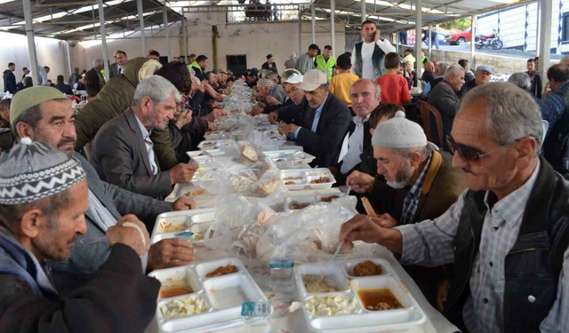 Güneşli Mahallesi’nde geleneksel hayır yemeği 7 bin kişiyle gerçekleşti