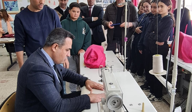 Kaymakam Dalak öğrencilerle dikiş dikip çapa yaptı