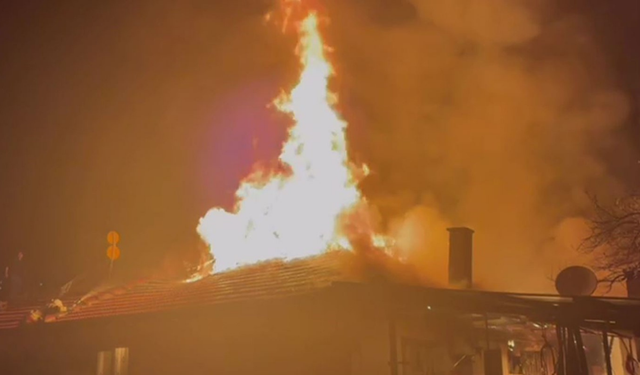 Kula'da gece yarısı korkutan yangın