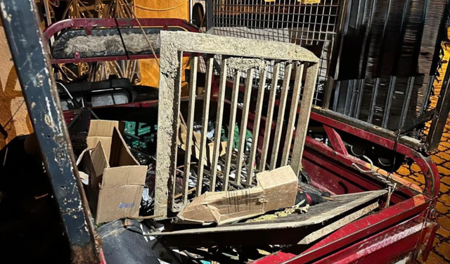 Turgutlu’da yağmur suyu mazgallarını çalan 2 şüpheli yakalandı