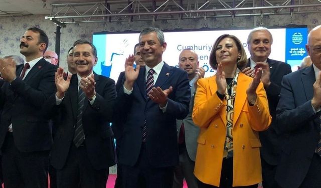 CHP Genel Başkanı Özel, Ferdi Zeyrek'i andı: Açılışta duygusal anlar