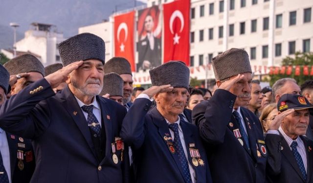 Manisa’da Atatürk’ü Anma Töreninde Kent Sessizliğe Büründü
