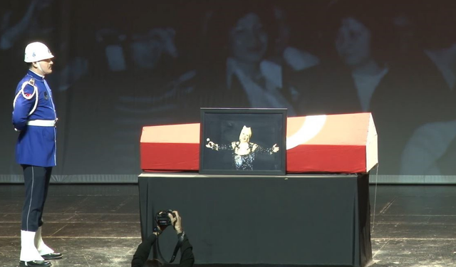 Sevenleri Muazzez Abacı'ya AKM'de veda etti