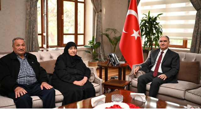 Şehit ailesi, Manisa Valisi ve Başkan Dutlulu’yu ziyaret etti