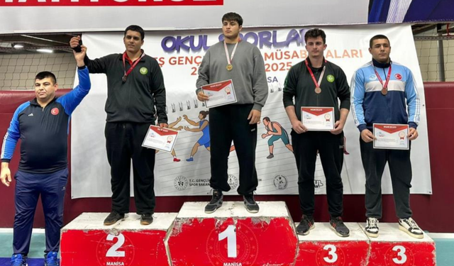 284 sporcu Manisa’da Türkiye Şampiyonası için güreşti