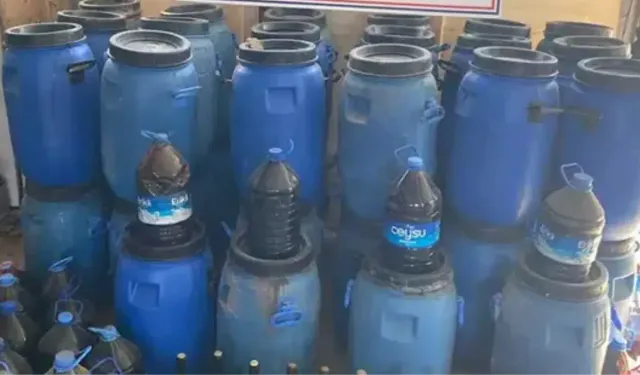 Evi imalathaneye çevirmiş! 430 litre kaçak şarap bulundu