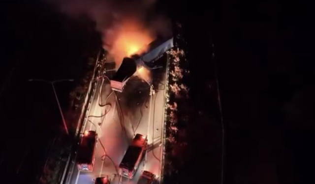 Manisa’da tır kazası yangına dönüştü: 2 kişi yaralı