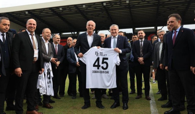 Bakan Bak, Soma’da Nazım Yavuz Stadyumu’nun açılışını yaptı
