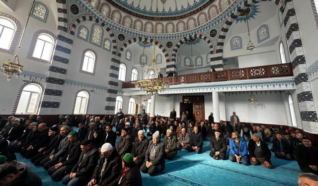 Akhisar’ın yeni camisi Hayber ibadete açıldı