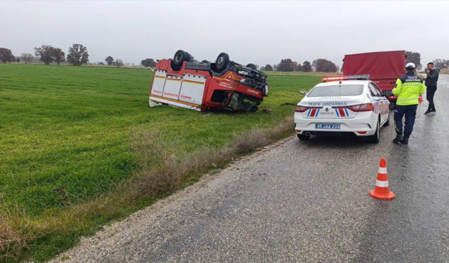 Kula’da yangın desteğine giden itfaiye aracı takla attı: 1 yaralı