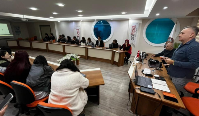 Salihli’de üniversiteliler mobil fotoğrafçılıkla tanıştı