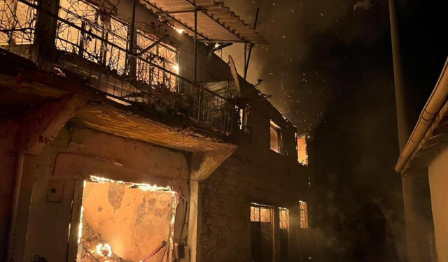 Gördes’te yangın faciası: 1 ölü, 2 yaralı