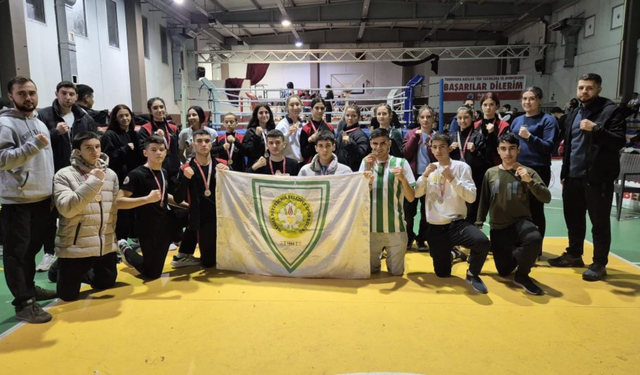 Manisa Muaythai takımı İzmir’de 40 madalya ile zirvede