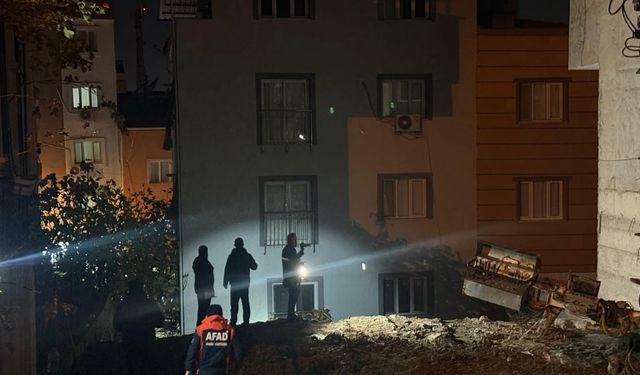 Manisa’da çatlak oluşan iki bina çökme riski nedeniyle tahliye edildi