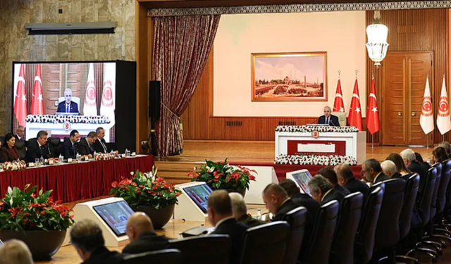 MHP ''Terörsüz Türkiye'' raporunu TBMM Başkanlığı'na sundu