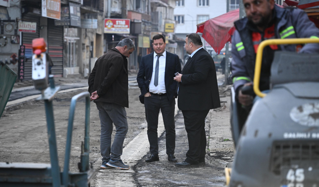 Salihli Belediyesi’nden Gaziler Mahallesi’ne yeni asfalt