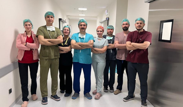 Uyanık tiroplasti ile ses teli felcine kalıcı çözüm