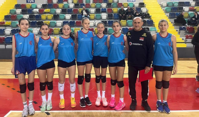Akhisar’dan milli takım seçmelerine 7 genç voleybolcu
