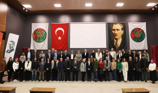 Yunusemre Belediyesi Felsefe Günleri’nde “Yapay Zeka” söyleşisi düzenledi