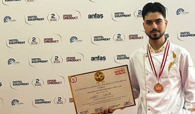 Manisalı Şef Murat Çakar, Antalya’dan iki madalya ile döndü