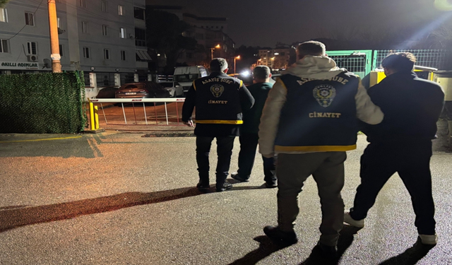 Manisa'da kuyumcuyu pompalı tüfekle soyan şüpheliler İzmir’de yakalandı