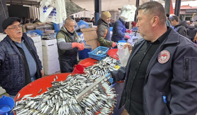 İlçe Tarım’dan Sarıgöl’de su ürünleri satıcılarına denetim