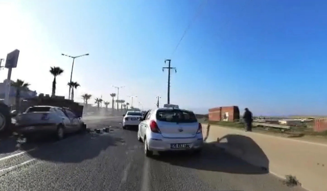 Manisa'da feci kaza: 79 yaşındaki sürücü ağır yaralı