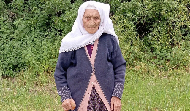 Kırkağaç’ın tarihi çınarı Kezban Cezayir 112 yaşında hayata veda etti