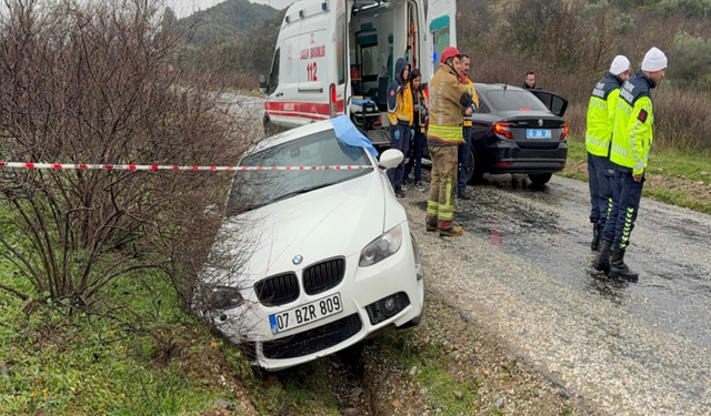 Turgutlu'da şarampole düşen araçta göğsünden vurulmuş halde ölü bulundu