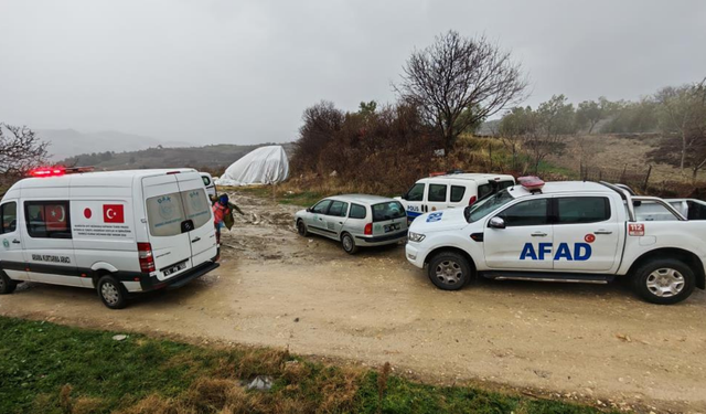 Demirci’de 52 yaşındaki kayıp Şerife Çınar için arama çalışmaları sürüyor