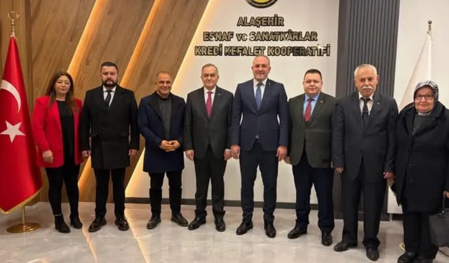 Manisa Milletvekili Erkan Akçay Alaşehir’de esnafın sorunlarını dinledi