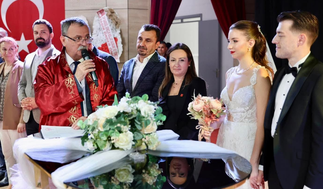 2025 yılında Yunusemre'de in 464 çift dünyaevine girdi