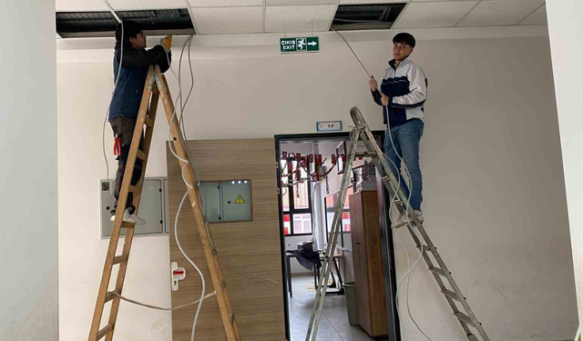 Sarıgöl’ün en büyük okulu klimalarla donatılıyor: Eğitim ortamı iyileşiyor