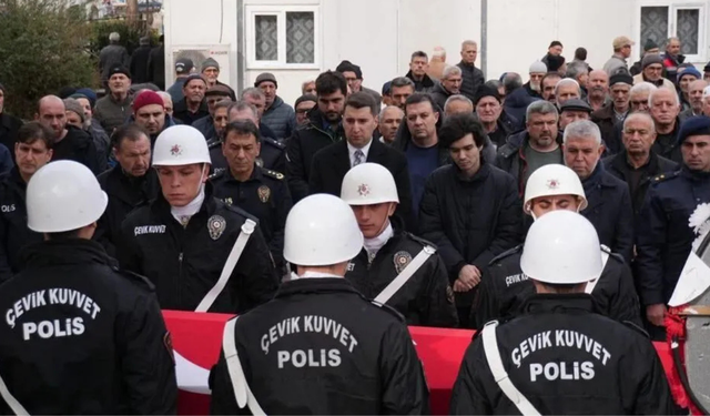 Akhisar’da görevli Polis Memuru İsmail Türkay son yolculuğuna uğurlandı