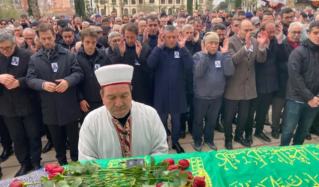 Özgür Özel Manisa’da cenaze törenine katıldı